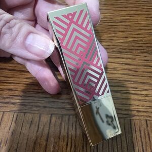 🎉HP🎉 Estée Lauder limited edition REVEALING ROSE lipstick